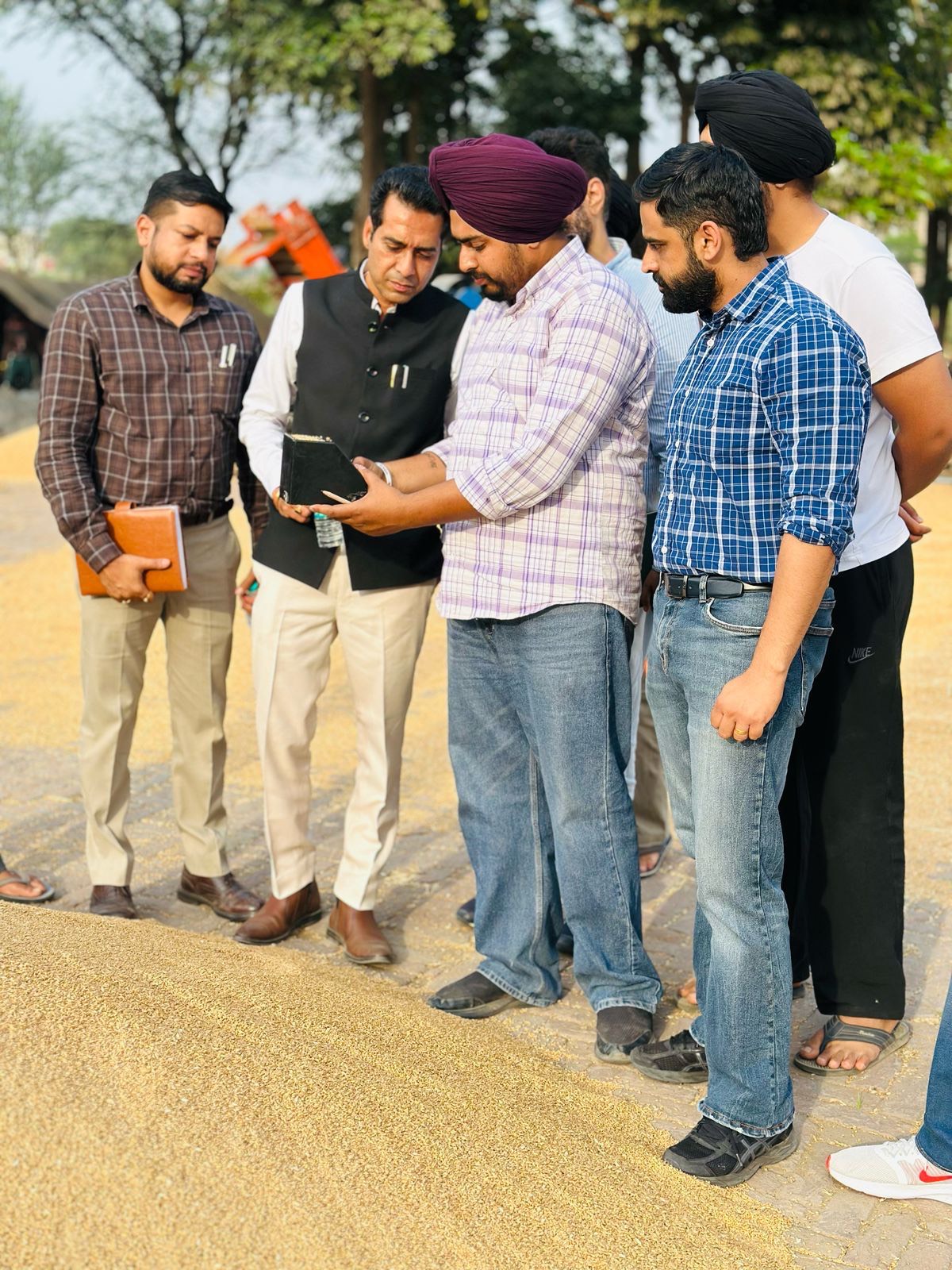 ਮਾਰਕੀਟ ਕਮੇਟੀ ਮੋਹਾਲੀ ਦੇ ਚੇਅਰਮੈਨ ਗੋਵਿੰਦਰ ਕੁਮਾਰ ਮਿੱਤਲ ਵੱਲੋਂ ਰਾਜ ਮੰਡੀ ਭਾਗੋ ਮਾਜਰਾ ਵਿਖੇ ਕਣਕ ਦੀ ਖਰੀਦ ਮੁੜ ਸ਼ੁਰੂ ਕਰਵਾਈ ਗਈ